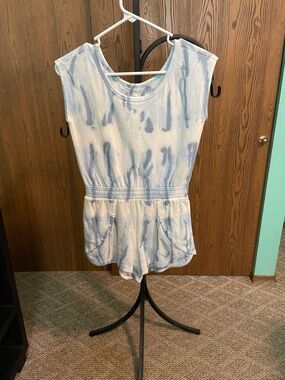 Athleta Girl Blue and White Tie-Dye jumper